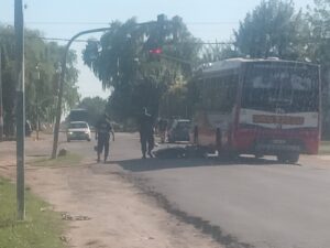 micro línea 214 en av. 60 y 155 - choque