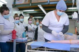 tecnicaturas-superiores-carreras-salud-enfermeria-a-terapeutico-