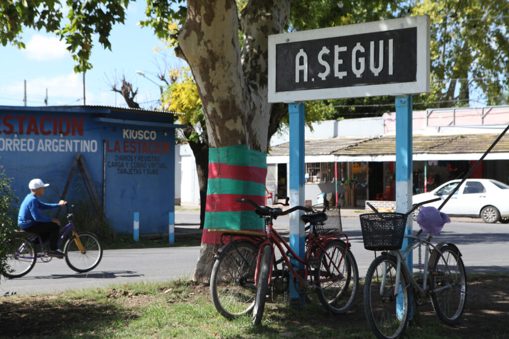 CARTEL ARTURO SEGUÍ