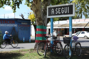 CARTEL ARTURO SEGUÍ