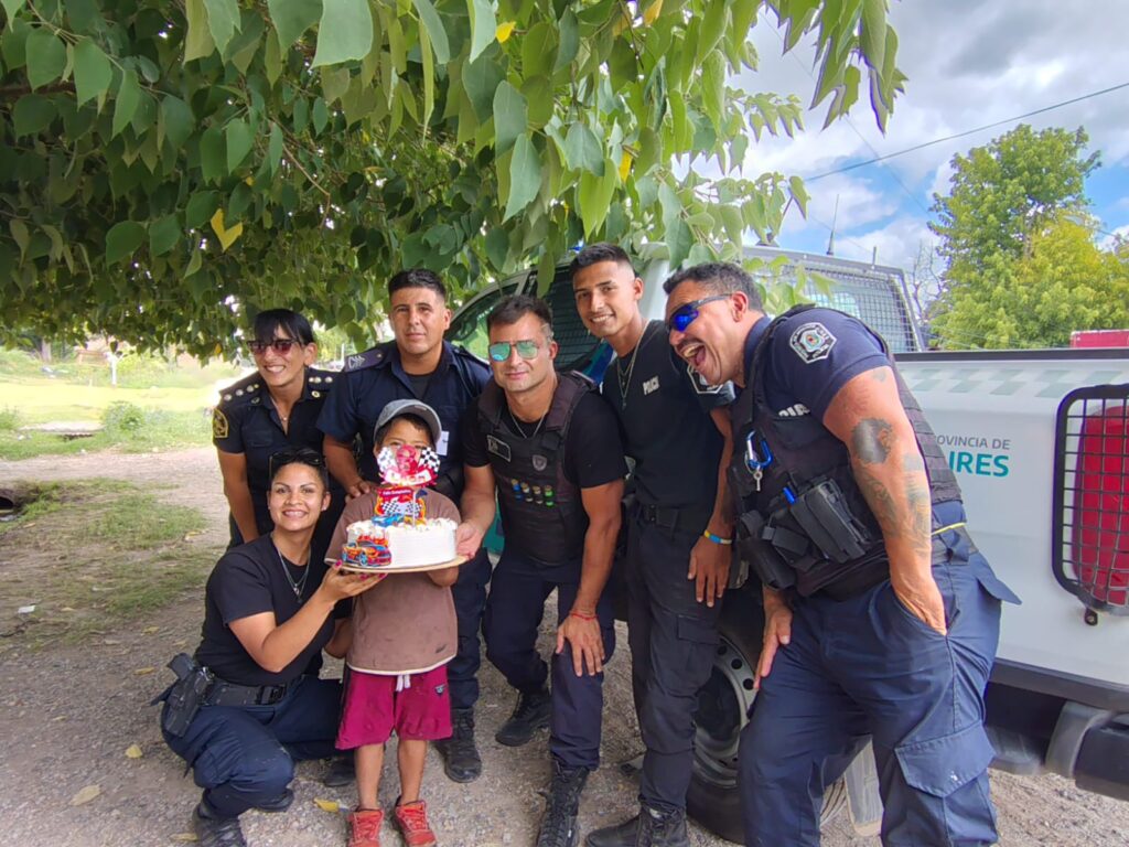 POLICIAS CUMPLEAÑOS NENE