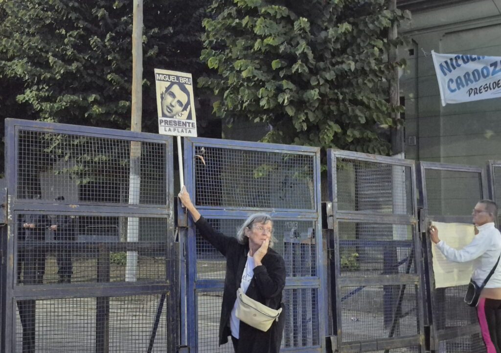 ROSA-BRU-MARCHA-YANINA-CORREA-