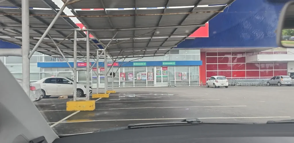 HIPERMERCADO CLAUSURADO