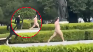 HOMBRE-DESNUDO-PLAZA-MORENO-CATEDRAL-