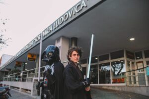 PERSONAJES DE STARWARS EN EL HOSPITAL DE NIÑOS