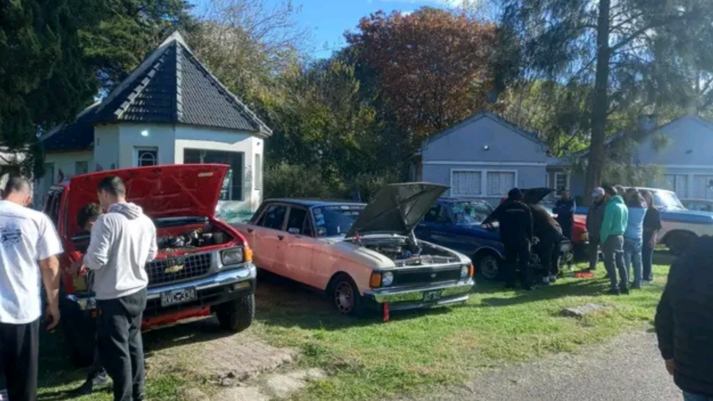 DESTACADA AUTOS CLÁSICOS JUNTADA DIA DEL PADRE