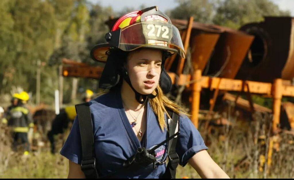 Micaela-Lopez-Farina-Bomberos-El-Peligro.jpg