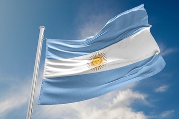 https___s3.amazonaws.com_arc-wordpress-client-uploads_infobae-wp_wp-content_uploads_2017_10_20112718_bandera-argentina-ok