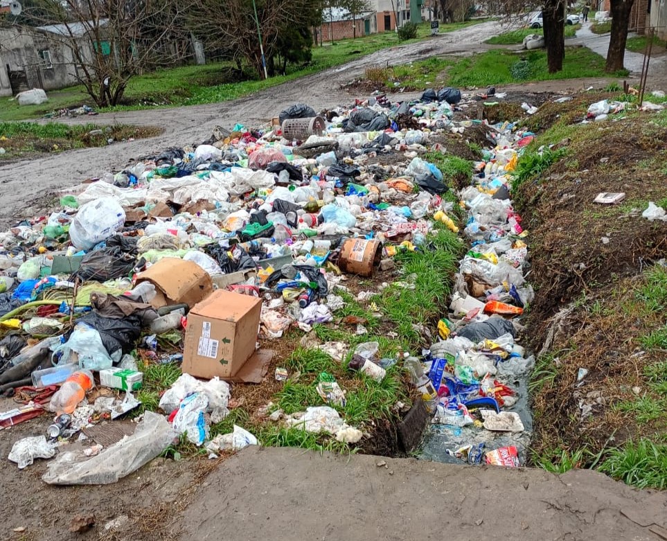 BASURA-ACUMULADA-RESIDUOS-RECLAMO-VECINAL-ROMERO