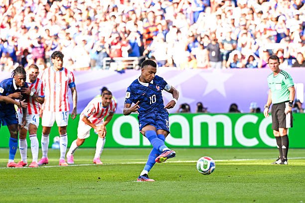 Penal-mbape-franvia-paraguay.jpg