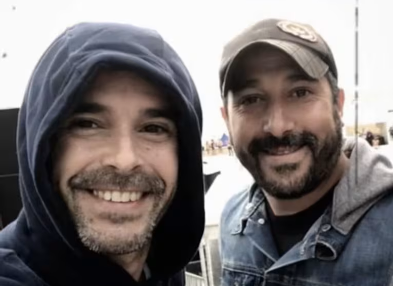 nicolas-cabre-junto-a-su-hermano-duilio-