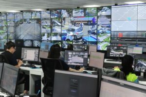 COM SISTEMA DE VIGILANCIA