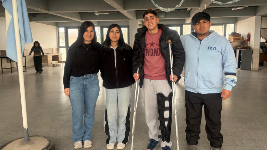 ESTUDIANTES SECUNDARIA 73 ABASTO SATÉLITE