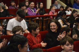 Humor, música y una experiencia que desafía los sentidos llegan al Coliseo Podestá