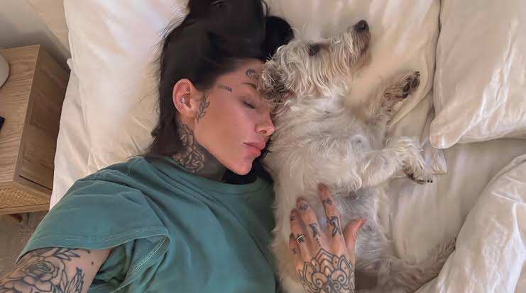 CANDE TINELLI Y SU PERRITA