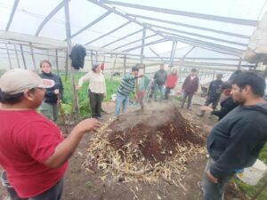Capacitación sobre salud del suelo y elaboración de abono orgánico en 431 y 206 - 1
