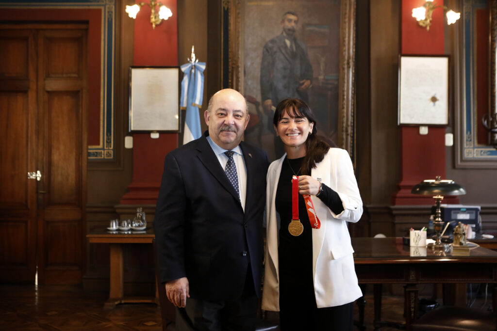 RECONOCIMIENTO A UNA LEONA PLATENSE