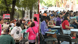 clases-publicas-plaza-rocha-reclamo-salarios-financiamiento-