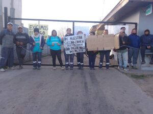 cooperativistas-abasto-encadenados-falta-de-pago-salarios-reclamo
