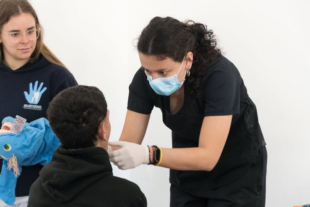 salud-vacunacion-controles-la-plata-barrios-caps-clubes-