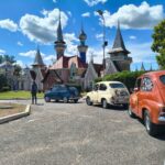 La República de los Niños recibe a los Fiat 600 y el lunes la caravana final llega a Punta Lara