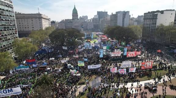 MARCHA UNIVERSITARIA