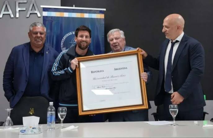 MESSI HONORIS CAUSA UBA