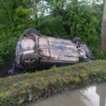 Perdió el control, volcó y terminó en una zanja en 208 y 38